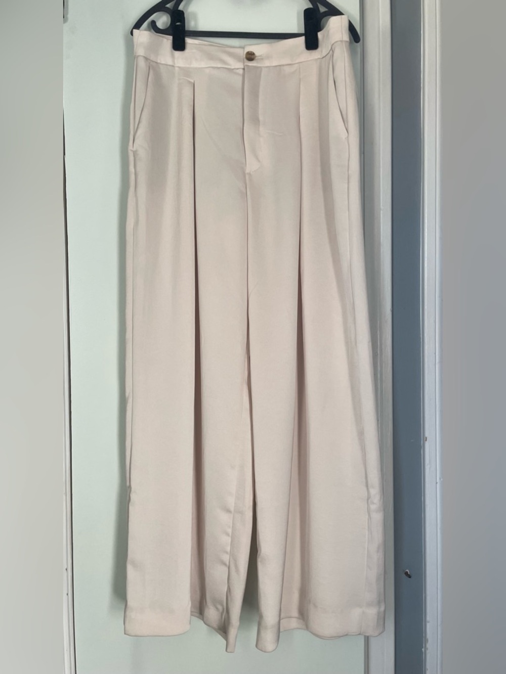 NWT Satin Wide-Leg Women’s Pants in Light Cream